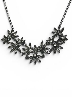 Elegant Floral Silver Necklace